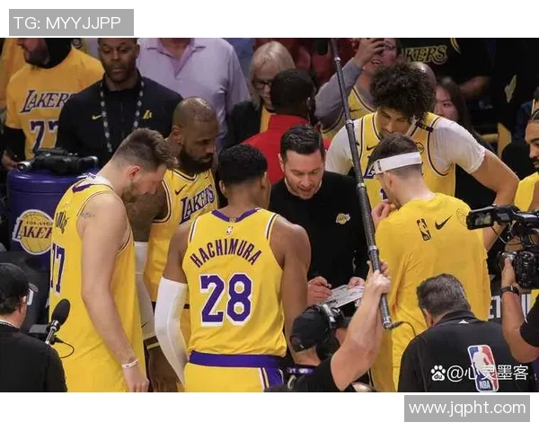 湖人新援巴顿正式亮相，球队阵容再添利器